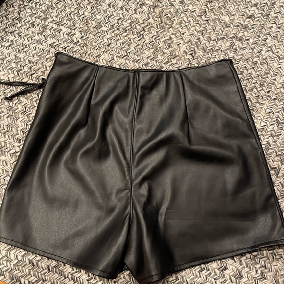 Abercrombie & Fitch Vegan Leather Skort Size M - Picture 4 of 6